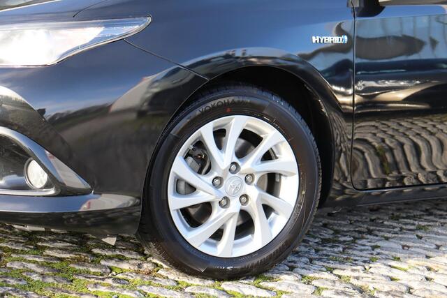 Toyota AURIS Touring Sports 1.8 Hybrid Energy Plus, Trekhaak, Bluetooth, Parkeercamera, Navigatie, Cruise Control, DAB Radio.