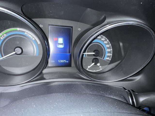 Toyota AURIS 1.8 Hybrid Energy Plus 1e eigenaar / trekhaak / zwart dak / navigatie / smartkey