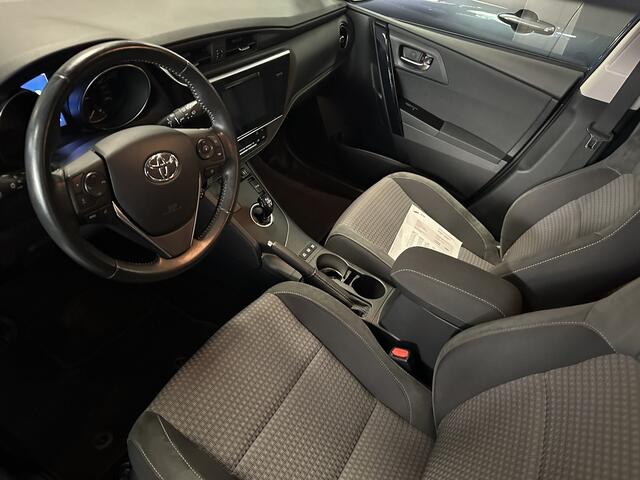 Toyota AURIS 1.8 Hybrid Energy Plus 1e eigenaar / trekhaak / zwart dak / navigatie / smartkey