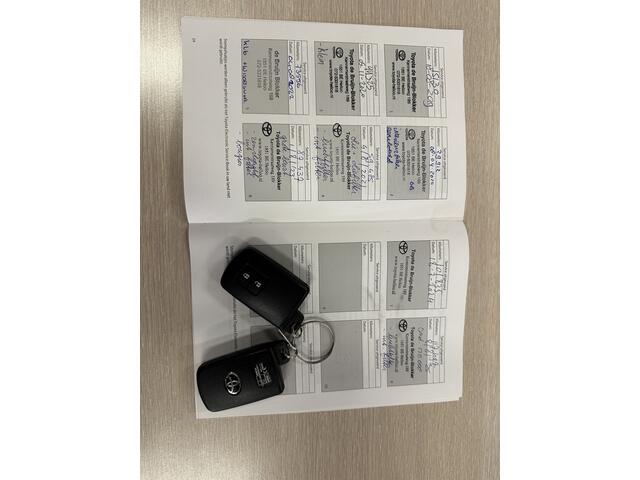 Toyota AURIS 1.8 Hybrid Energy Plus 1e eigenaar / trekhaak / zwart dak / navigatie / smartkey