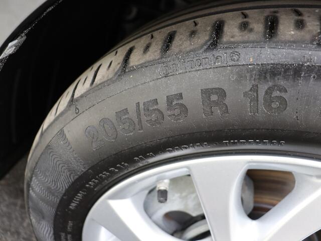 Toyota AURIS Touring Sports 1.8 Hybrid Trend | BTW Voertuig | Panorama dak | Achteruitrijcamera |