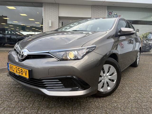 Toyota AURIS 1.3 Now | Trekaak | Bluetooth | Climate control |