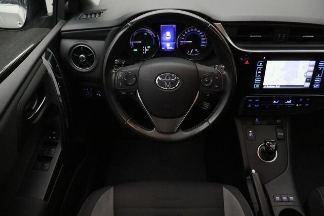 Toyota AURIS 1.8 Hybrid Aspiration 2016 | Dealer Onderhouden Trekhaak | Navigatie | DAB Radio | Cruise Control | Lane Assist | Stuurwiel Bediening | Climate Control | Boekjes | 2 Sleutels
