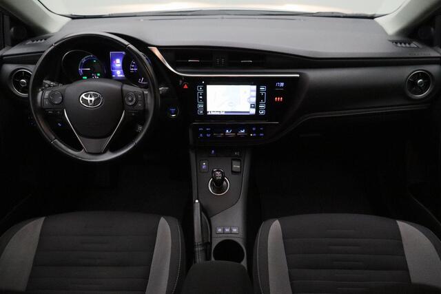 Toyota AURIS 1.8 Hybrid Aspiration 2016 | Dealer Onderhouden Trekhaak | Navigatie | DAB Radio | Cruise Control | Lane Assist | Stuurwiel Bediening | Climate Control | Boekjes | 2 Sleutels