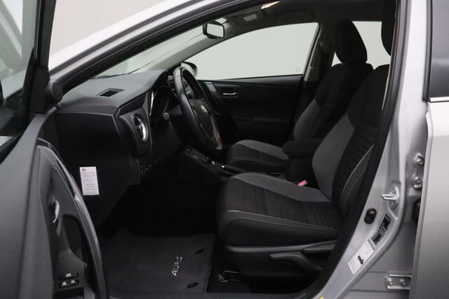 Toyota AURIS 1.8 Hybrid Aspiration 2016 | Dealer Onderhouden Trekhaak | Navigatie | DAB Radio | Cruise Control | Lane Assist | Stuurwiel Bediening | Climate Control | Boekjes | 2 Sleutels