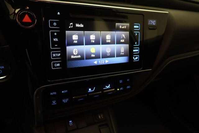 Toyota AURIS 1.8 Hybrid Aspiration 2016 | Dealer Onderhouden Trekhaak | Navigatie | DAB Radio | Cruise Control | Lane Assist | Stuurwiel Bediening | Climate Control | Boekjes | 2 Sleutels