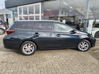 toyota-auris-touring-sports-1.8-hyb