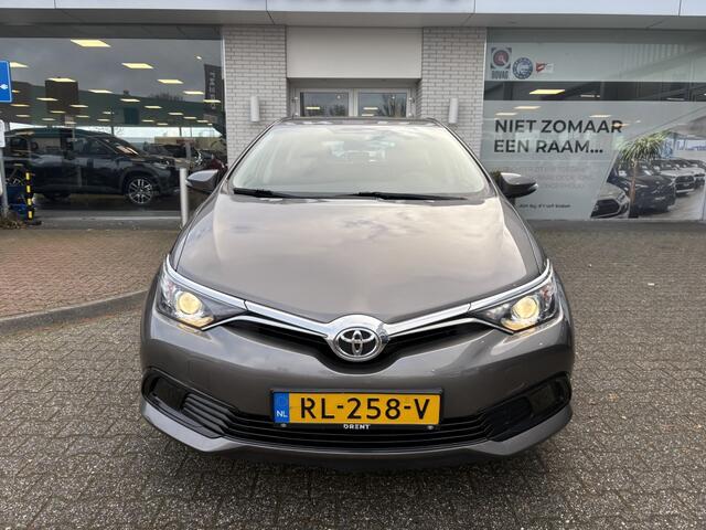 Toyota AURIS 1.3 Now | Trekaak | Bluetooth | Climate control |