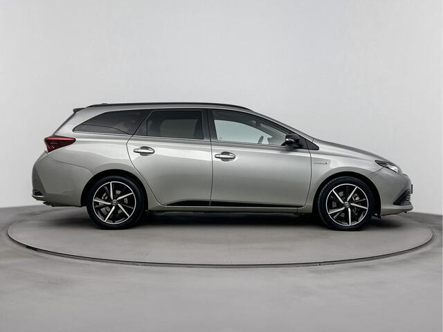 Toyota AURIS Touring Sports 1.8 Hybrid Black Edition | 17 inch velgen | climaatcontrol | bluetooth |
