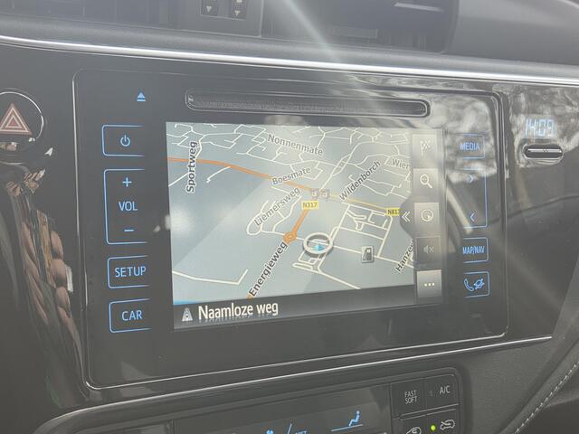 Toyota AURIS Touring Sports 1.8 Hybrid Aspiration / Achteruitrijcamera / Trekhaak / All Season Banden / Navigatie / Lichtmetalen Velgen / Cruise Control / Climate Control /