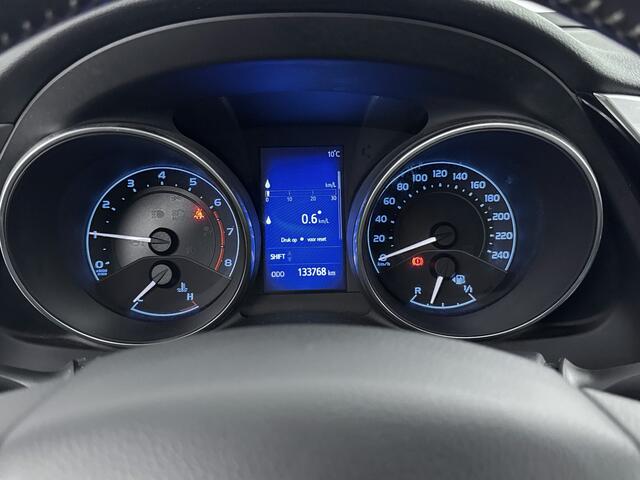 Toyota AURIS Touring Sports 1.3 Aspiration 1000kg Trekgewicht | Beurt Incl | Parkeercamera | Navigatie | Trekhaak | DAB | Metallic Lak | Lichtmetalen Velgen | Mistlampen | NL-Auto |