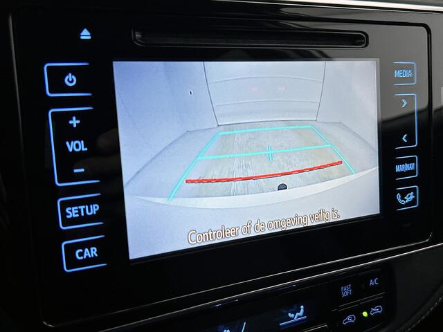 Toyota AURIS 1.8 Hybrid Black Edition | Trekhaak | NL auto | Achteruitrijcamera | Onderweg-naar-dealer