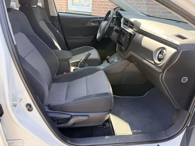 Toyota AURIS 1.8 Hybrid Black Edition *Trekhaak*Lage KM-stand*