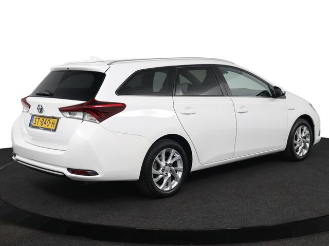 Toyota AURIS Touring Sports 1.8 Hybrid Dynamic Go | Licht en Regensensor | Cruise Control | Achteruitrijcamera |