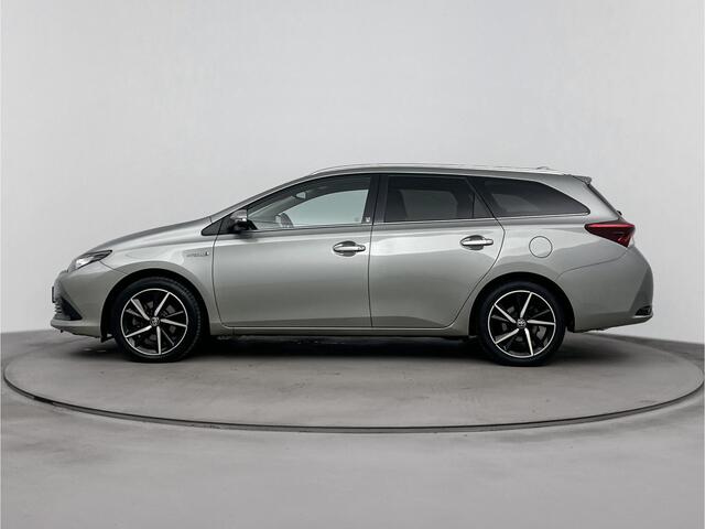 Toyota AURIS 1.8 Hybrid Dynamic Ultimate | Stoelverwarming | 17" Lichtmetalen velgen | Navigatie |