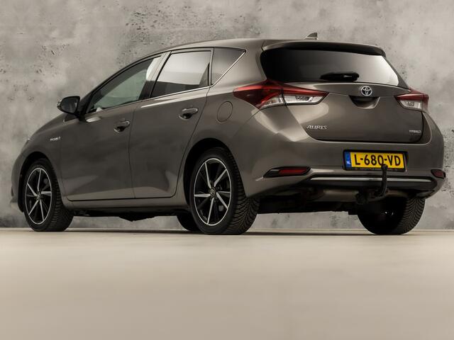 Toyota AURIS 1.8 Hybrid Dynamic Automaat (NAVIGATIE, CAMERA, GETINT GLAS, SPORTSTOELEN, KEYLESS, TREKHAAK, CRUISE, NIEUWSTAAT)