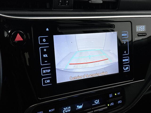 Toyota AURIS 1.8 Hybrid Dynamic Ultimate | Stoelverwarming | Climate Control | Cruise Control | Achteruitrijcamera |