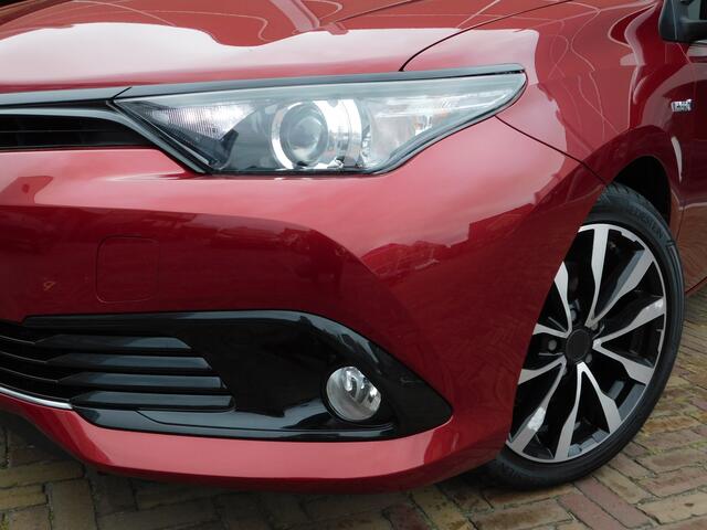 Toyota AURIS 1.8 Hybrid Black Edition