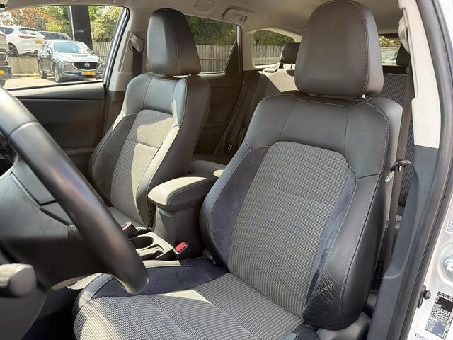 Toyota AURIS Touring Sports 1.8 Hybrid Executive | Lage KM stand | Achteruitrijcamera | Cruise Control |