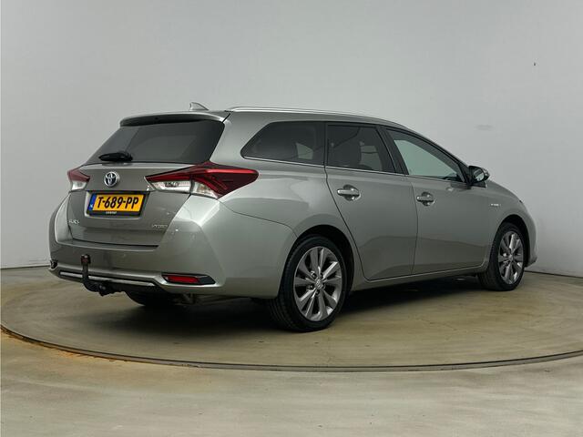 Toyota AURIS Touring Sports 1.8 Hybrid Executive | Parkeersensoren V+A | Stoelverwarming | Onderweg-naar-dealer