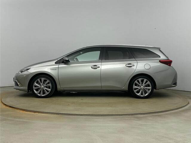Toyota AURIS Touring Sports 1.8 Hybrid Executive | Parkeersensoren V+A | Stoelverwarming | Onderweg-naar-dealer