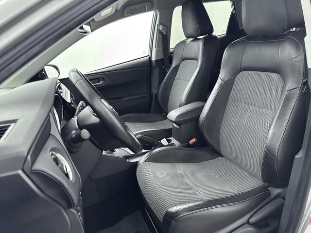 Toyota AURIS Touring Sports 1.8 Hybrid Executive | Parkeersensoren V+A | Stoelverwarming | Onderweg-naar-dealer