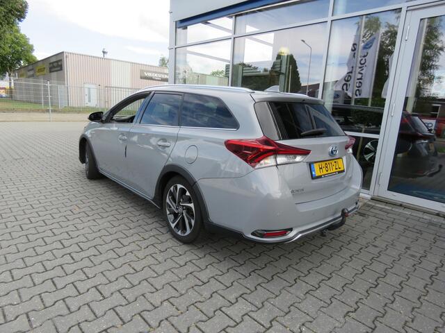 Toyota AURIS 1.8 Hybrid Volcano Edition NAVI,TREKHAAK,STOELVERWARMING,CRUISE CONTROL.