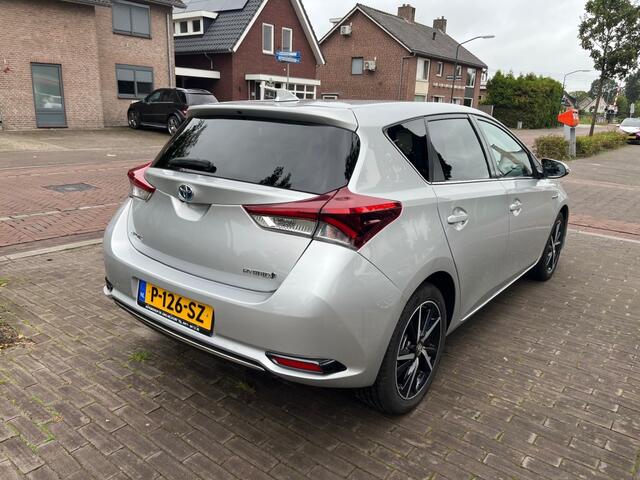 Toyota AURIS 1.8 HYBRID DYNAMIC AUTOMAAT / CAMERA / CRUISE CTR. / AIRCO-ECC / ELEK. RAMEN / 17'' LM-VELGEN