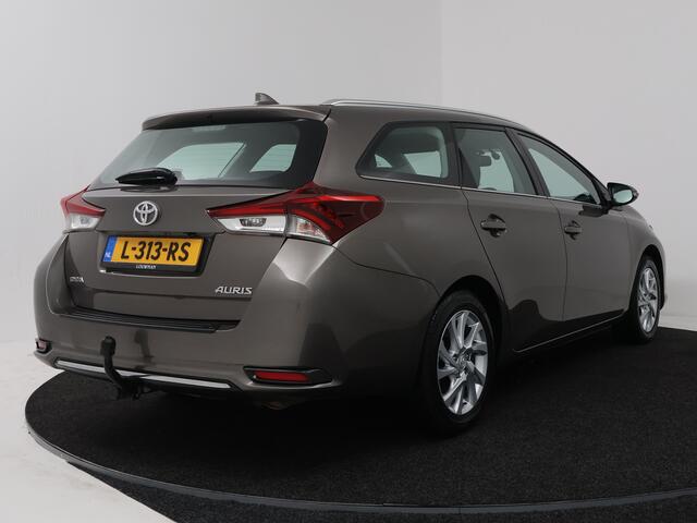 Toyota AURIS Touring Sports 1.2T Dynamic | 1300kg trekgewicht | Navigatie |