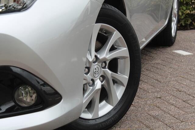 Toyota AURIS 1.8 Hybrid Energy Plus Rijklaar | Keyless | Sensoren | Camera | Cruise | Clima | Dealer onderhouden