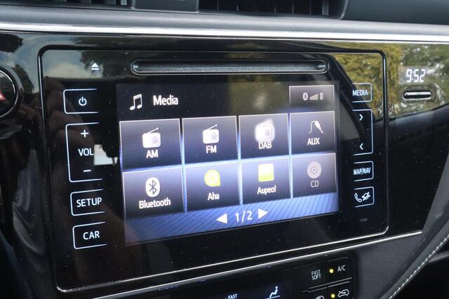 Toyota AURIS Touring Sports 1.8 Hybrid Trend | Cruise control | Panoramadak | Climate control | Camera | Dealer onderhouden