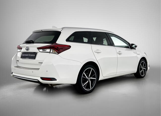 Toyota AURIS Touring Sports 1.8 Hybrid Dynamic Ultimate | Stoelverwarming | Buitenspiegels Elektrisch Verstel/inklapbaar | Cruise Control | Climate Control | Achteruitrijcamera | Parkeersensoren voor+achter | 17" Velgen |
