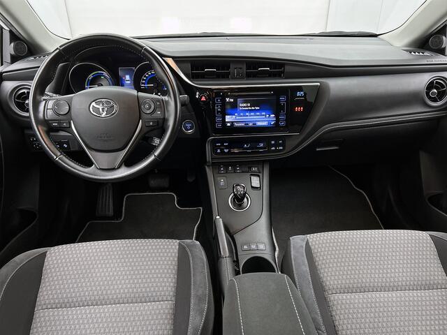 Toyota AURIS Touring Sports 1.8 Hybrid Dynamic Ultimate | Stoelverwarming | Buitenspiegels Elektrisch Verstel/inklapbaar | Cruise Control | Climate Control | Achteruitrijcamera | Parkeersensoren voor+achter | 17" Velgen |
