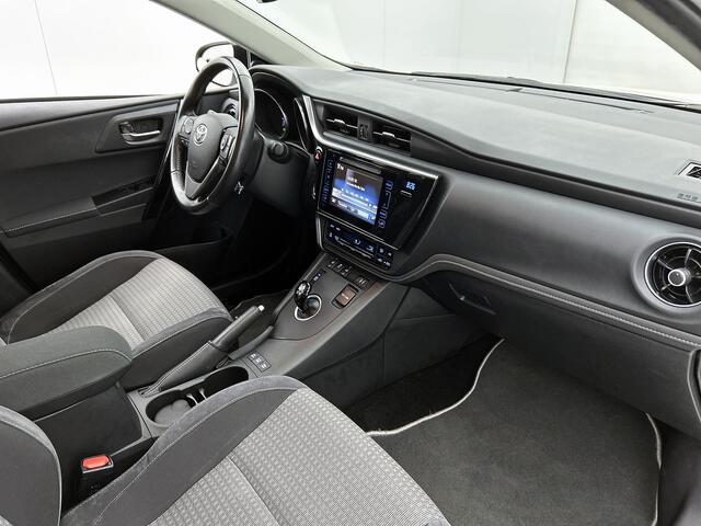 Toyota AURIS Touring Sports 1.8 Hybrid Dynamic Ultimate | Stoelverwarming | Buitenspiegels Elektrisch Verstel/inklapbaar | Cruise Control | Climate Control | Achteruitrijcamera | Parkeersensoren voor+achter | 17" Velgen |