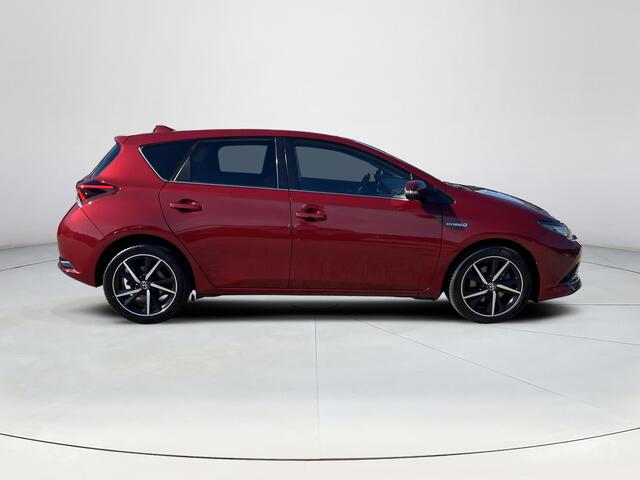 Toyota AURIS 1.8 Hybrid Black Edition | Cruise control | Licht metalen velgen | Bluetooth | Parkeercamera |