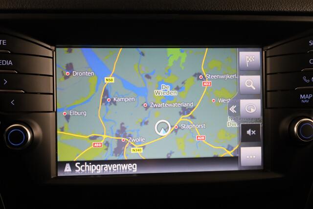 Toyota AVENSIS Touring Sports 1.8 VVT-i Executive Limited | Navigatie | Stoelverwarming |