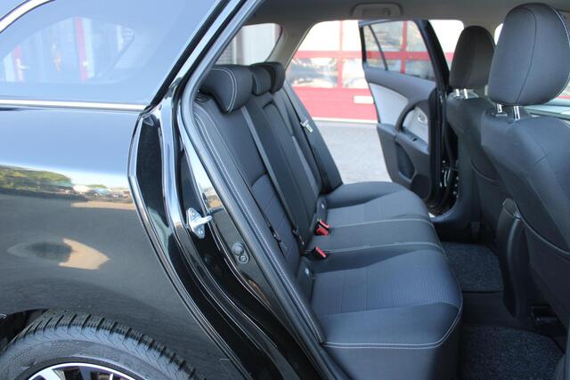 Toyota AVENSIS Touring Sports 1.8 VVT-i Team D Led/Camera/Automaat Incl Garantie!!