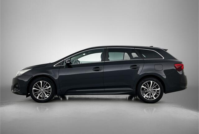 Toyota AVENSIS Touring Sports 1.8 VVT-i Dynamic | Stoelverwarming | Dealer Onderhouden | Navigatie | Climate Control | Cruise Control | SL 22