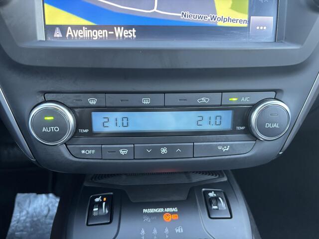 Toyota AVENSIS 1.8 VVT-i Executive | Navigatie | Stoelverwarming | Leder | NL auto | 1ste eigenaar | Volledig onderhouden!