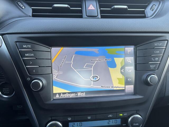 Toyota AVENSIS 1.8 VVT-i Executive | Navigatie | Stoelverwarming | Leder | NL auto | 1ste eigenaar | Volledig onderhouden!