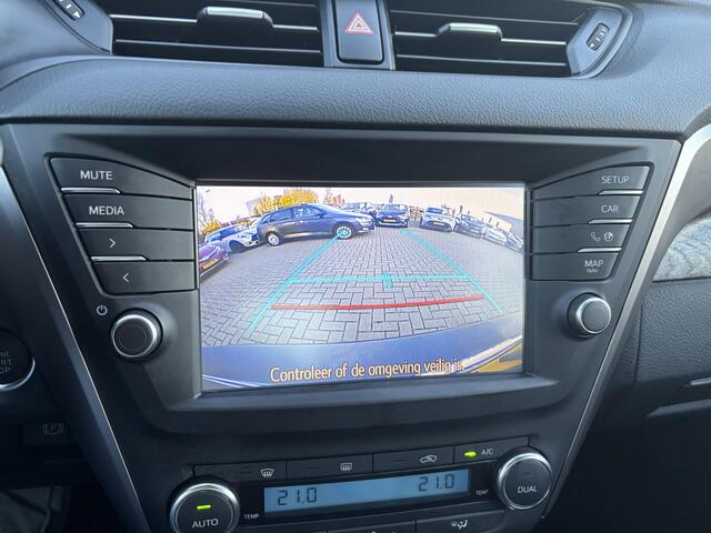 Toyota AVENSIS 1.8 VVT-i Executive | Navigatie | Stoelverwarming | Leder | NL auto | 1ste eigenaar | Volledig onderhouden!