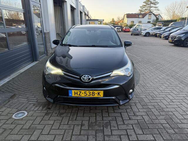 Toyota AVENSIS Touring Sports 2.0 VVT-i Executive Business Premium