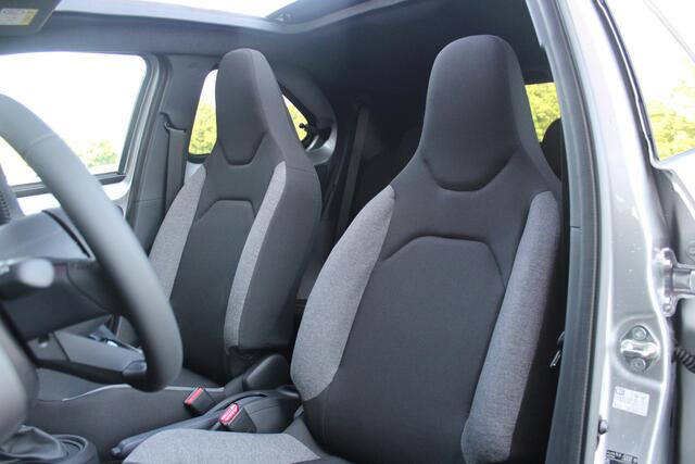 Toyota AYGO X 1.0 VVT-i MT 74PK AUTOMAAT PULSE CABRIO | CABRIODAK l AIRCO l NAVIGATIE | 17 "INCH LICHTMETALEN VELGEN | ACHTERUITRIJCAMERA | STOELVERWARMING | ADAPTIVE CRUISE CONTROL | CLIMATE CONTROL | DAB+ |