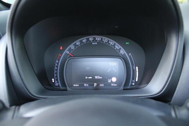Toyota AYGO X 1.0 VVT-i MT 74PK AUTOMAAT PULSE CABRIO | CABRIODAK l AIRCO l NAVIGATIE | 17 "INCH LICHTMETALEN VELGEN | ACHTERUITRIJCAMERA | STOELVERWARMING | ADAPTIVE CRUISE CONTROL | CLIMATE CONTROL | DAB+ |