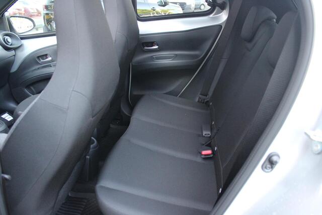 Toyota AYGO X 1.0 VVT-i MT 74PK AUTOMAAT PULSE CABRIO | CABRIODAK l AIRCO l NAVIGATIE | 17 "INCH LICHTMETALEN VELGEN | ACHTERUITRIJCAMERA | STOELVERWARMING | ADAPTIVE CRUISE CONTROL | CLIMATE CONTROL | DAB+ |