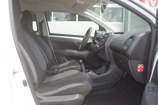 Toyota AYGO 1.0 VVT-i x 5 deurs 12 mnd. gar.