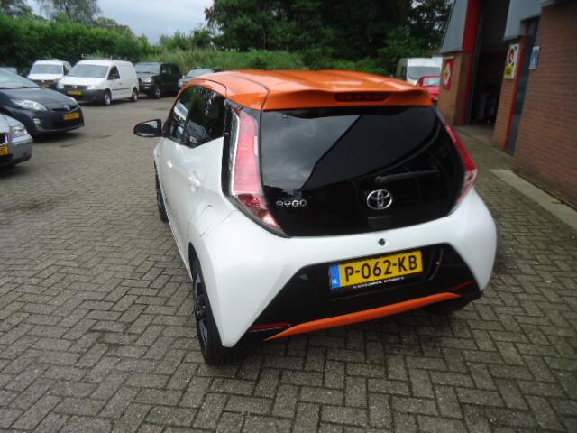 Toyota AYGO 1.0 VVT-i x-clusiv