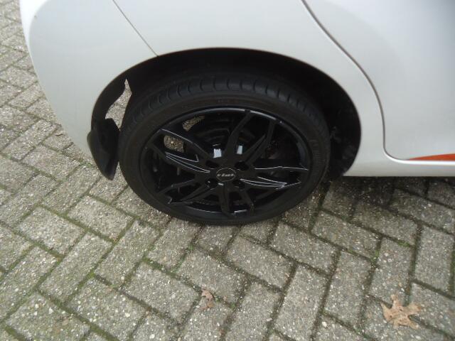 Toyota AYGO 1.0 VVT-i x-clusiv