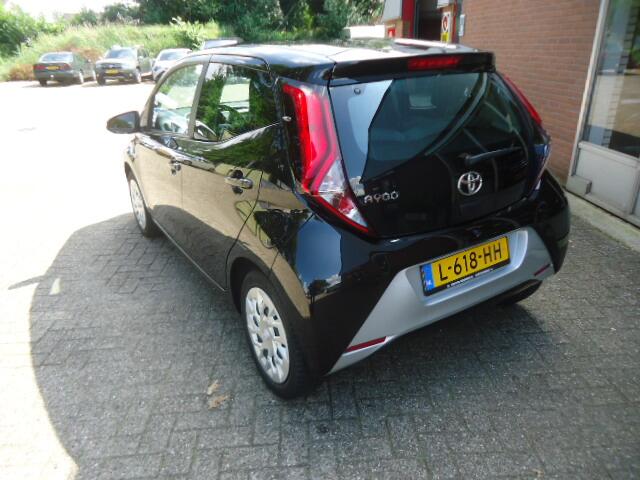 Toyota AYGO 1.0 VVT-i x-play