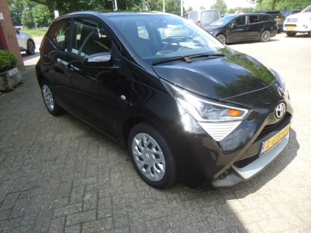Toyota AYGO 1.0 VVT-i x-play